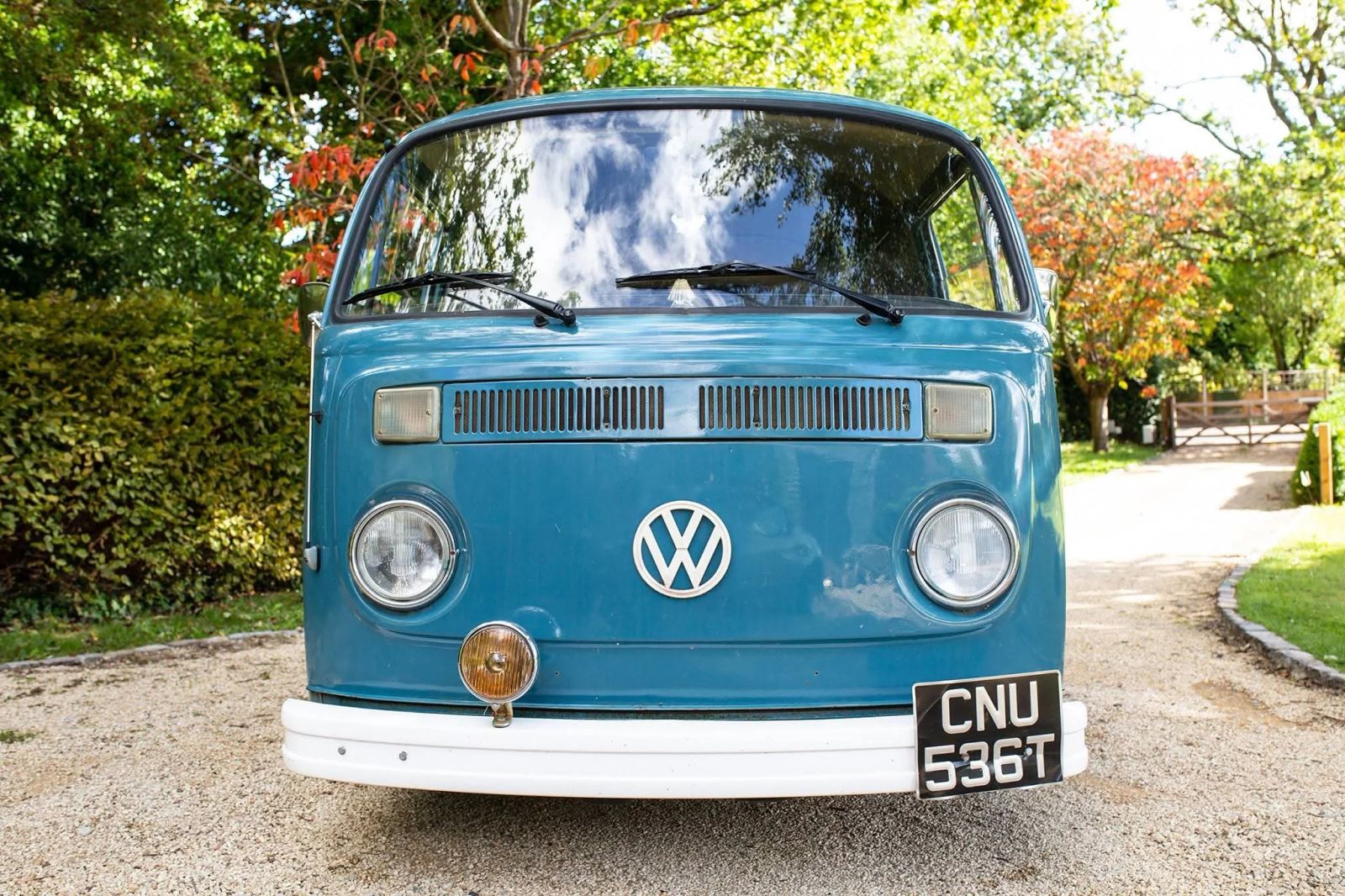 Stitch the 1970 VW Type 2 Camper in black and white